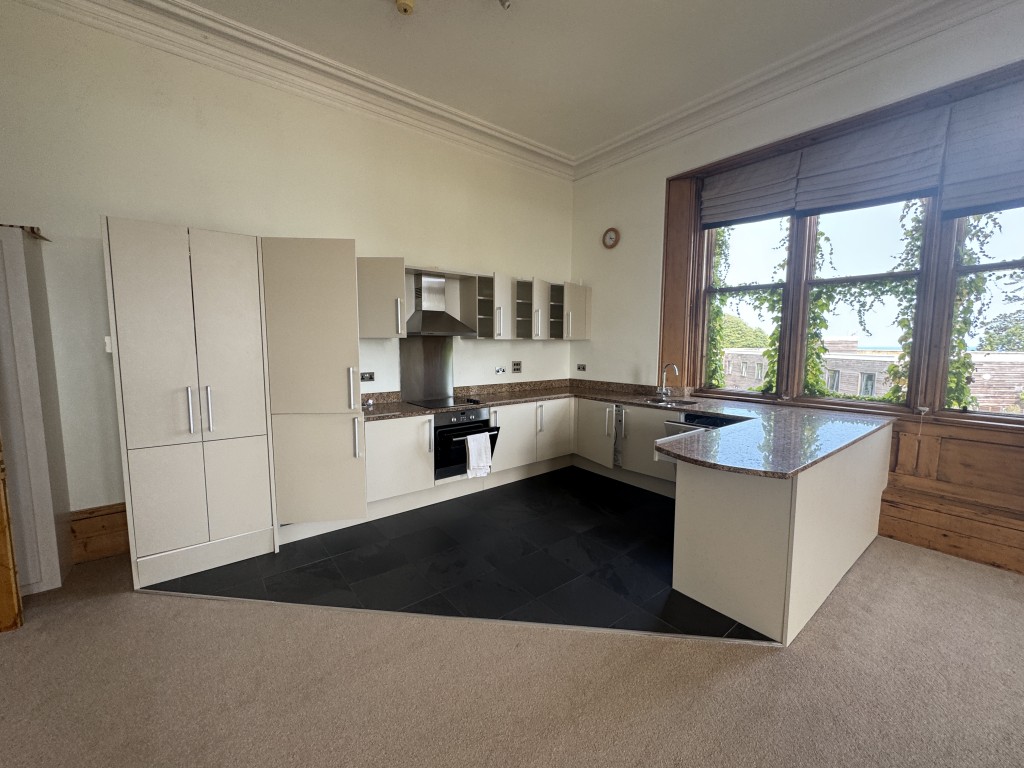 Lot: 197 - RETIREMENT APARTMENT WITH SEA VIEWS - Kitchen